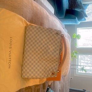 Beautiful Louis Vuitton Damier Azur Artsy Bag
